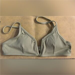 🚨4 for $15🚨 New Zaful olive green V Wire Bikini Top